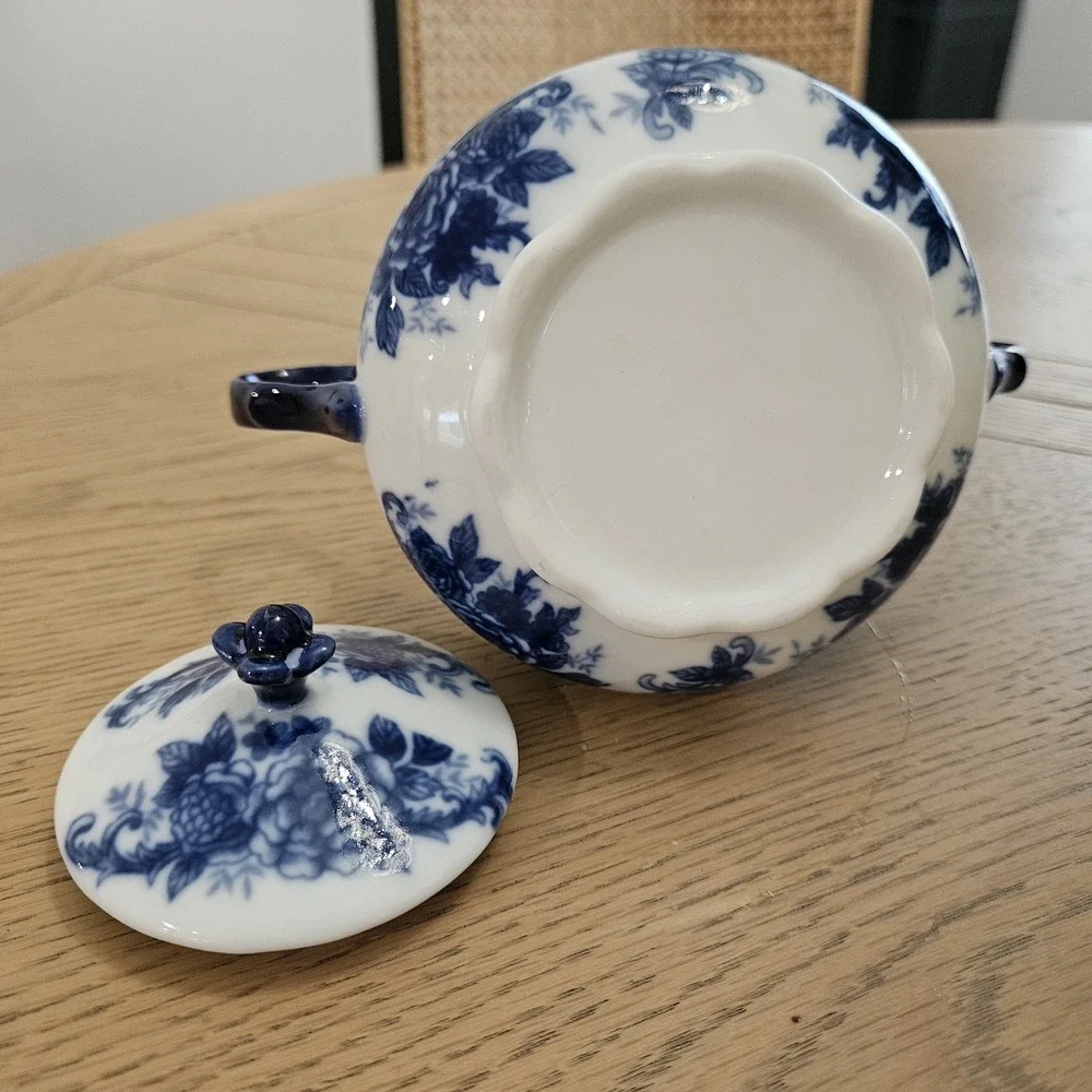 Cracker Barrel Blue & White Porcelain Sugar Bowl With Lid Retired Floral